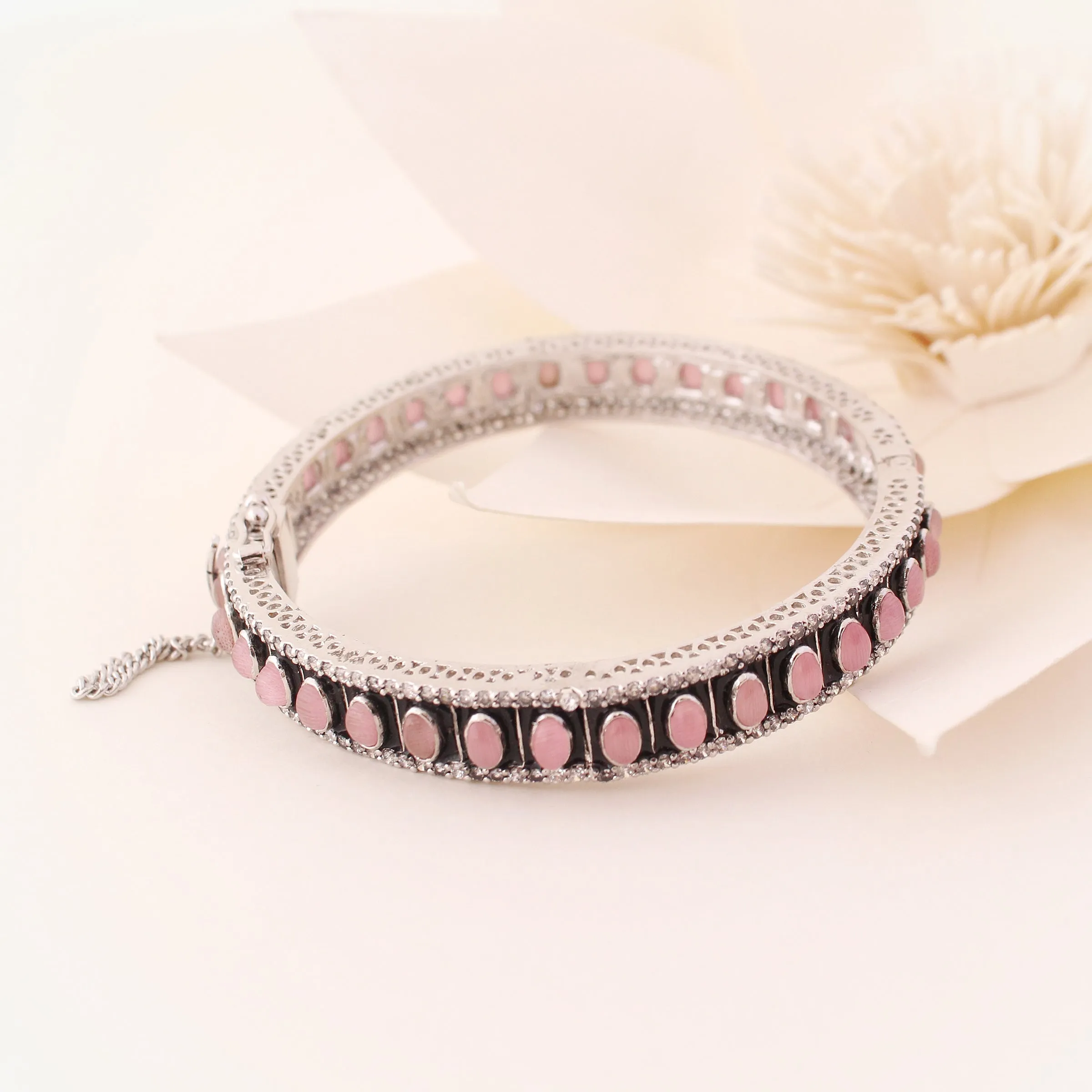 Bangle in Pink Onyx