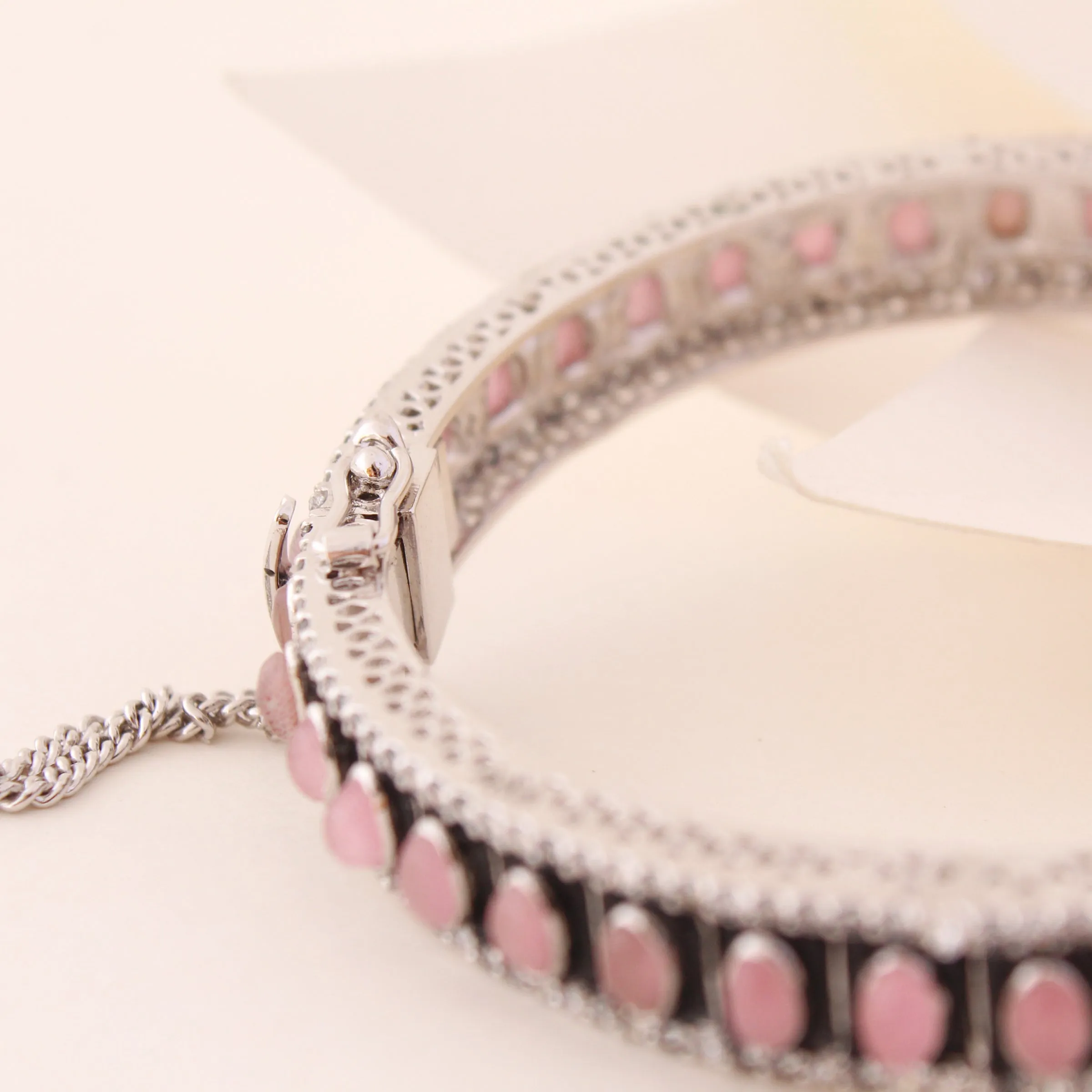 Bangle in Pink Onyx